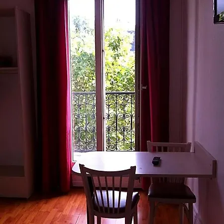 Grand Magenta Hotel *