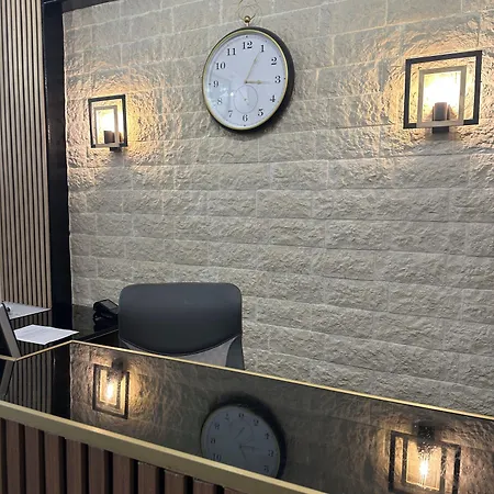 Hotel Grand Magenta