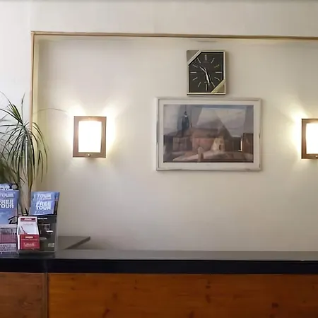 格兰德酒店 酒店 *