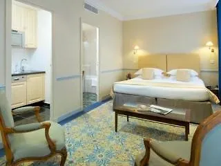 格兰德酒店 酒店 *